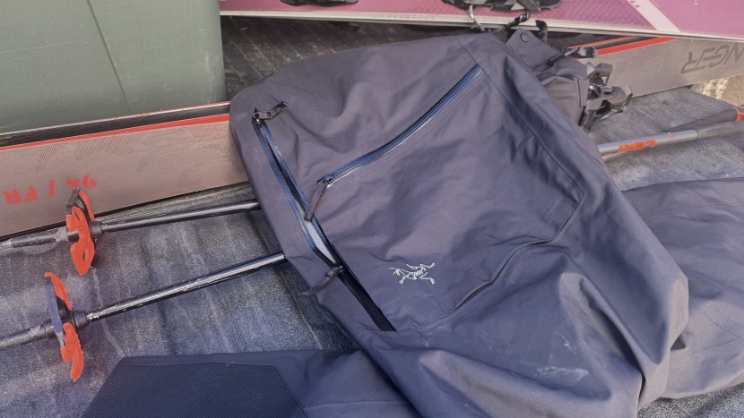 the hip vents run nearly to the top of the waist, letting heat...