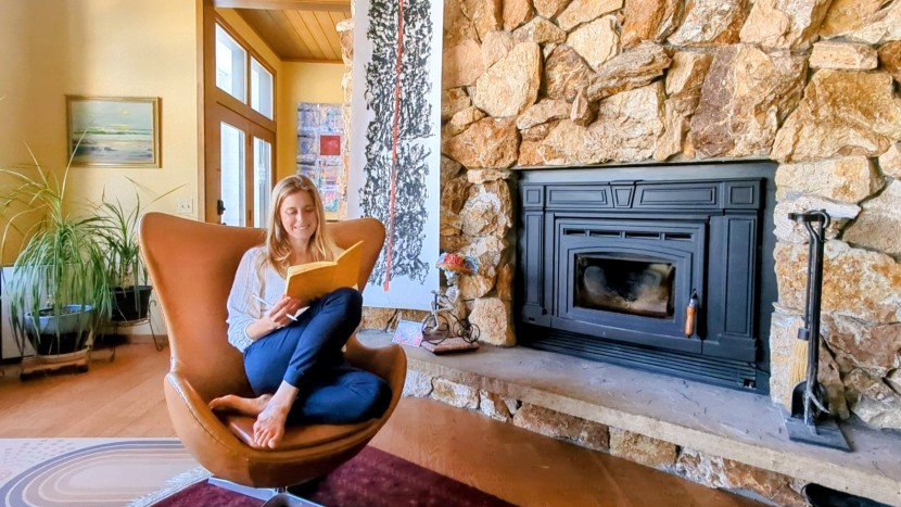 the jogger's soft, flexible feel supports comfortable movement...