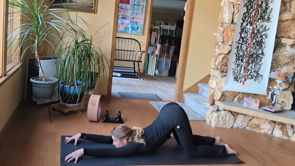 vuori allthefeels slim flare - we love the slim flare's ultra-soft, brushed fabric that feels...