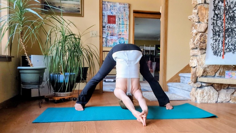 yoga mat - ample cushioning at an affordable price, the yogaaccessories offers...