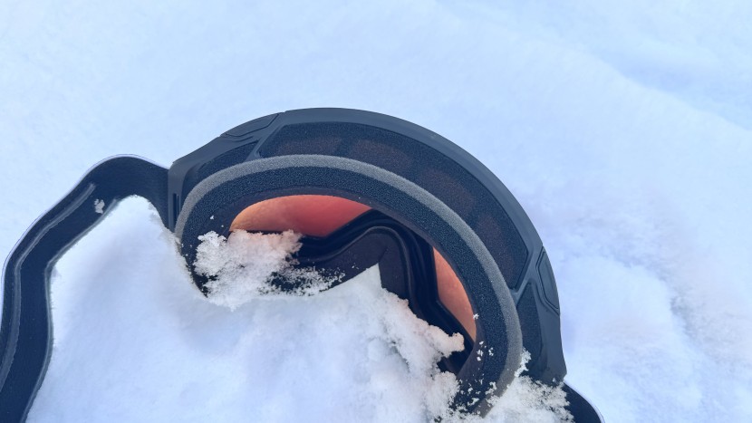 anon m4 toric - the m4 frame provides large vents up top but also includes vents on...