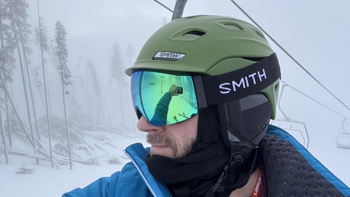 Smith I/O Mag Review (The extra-crisp and clear Smith I/O Mag deliver outstanding optical quality while skiing in tough conditions.)