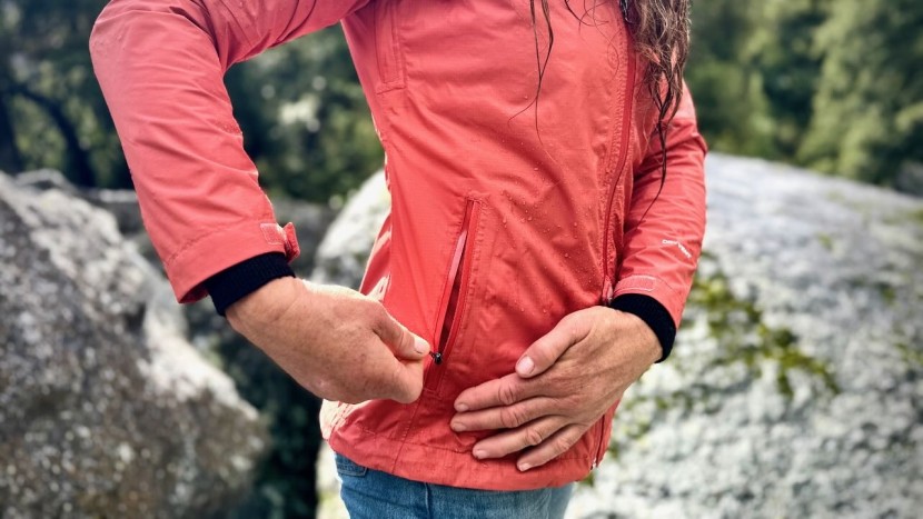 the north face alta vista for women - while the dryvent 2.5l 100% recycled nylon shell with a non-pfc dwr...