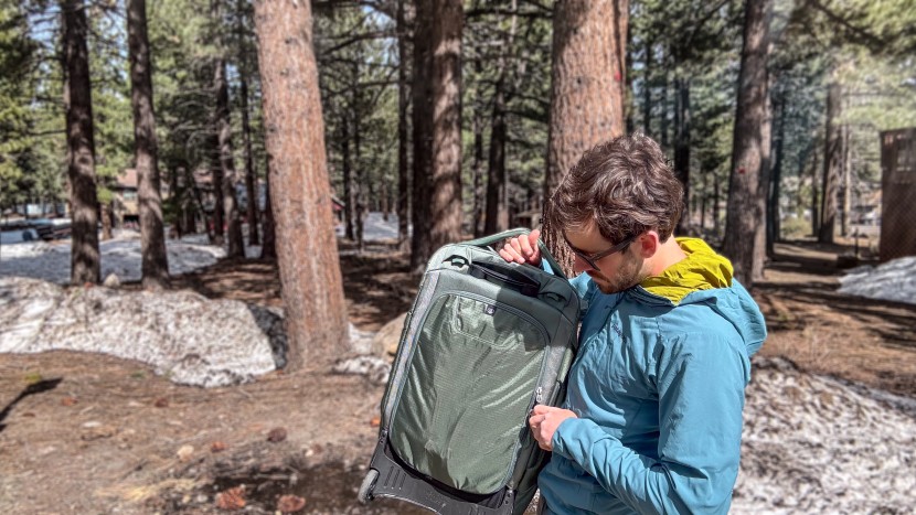 the back side of the bag uses the metal handle suspension system and...