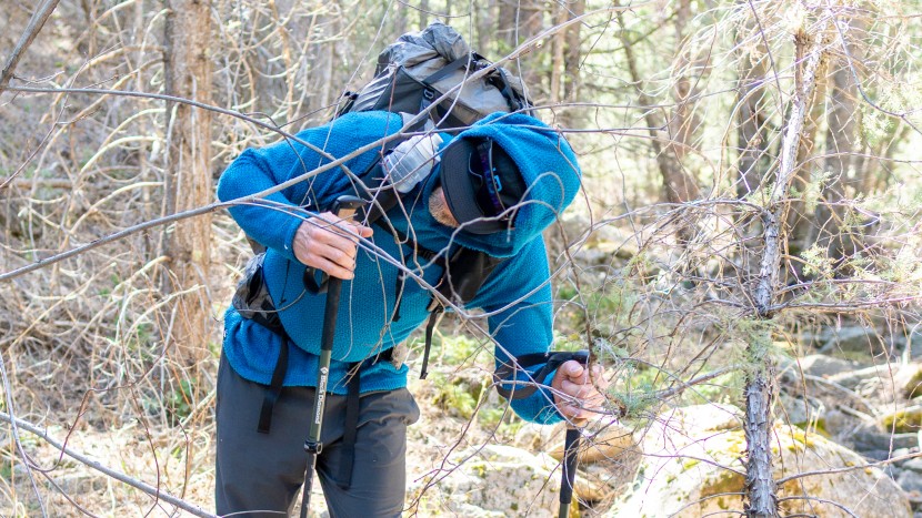 justin simoni can't help but get tangled in some mess of his own...