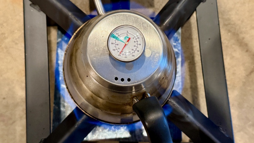 gas one high pressure burner - caution: the extra-wide flame pattern can easily creep up the sides...