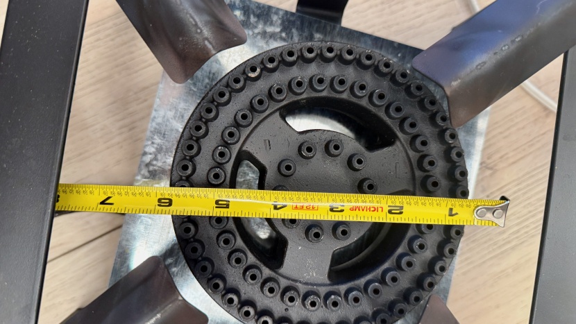 gas one high pressure burner - at 6 inches wide, the oversized burner head distributes heat over a...