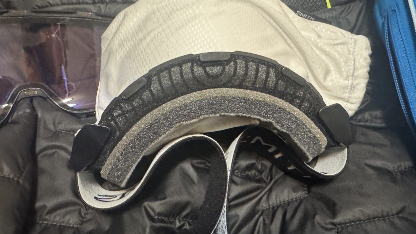 smith 4d mag - the entire top of the 4d mag is one large vent that lets humid air...