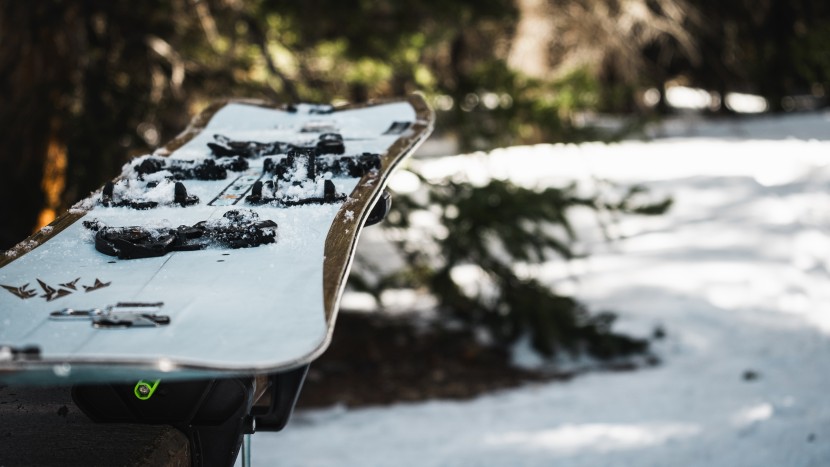 jones hovercraft 2.0 splitboard - the disrupted sidecut on the hovercraft helps give it excellent edge...