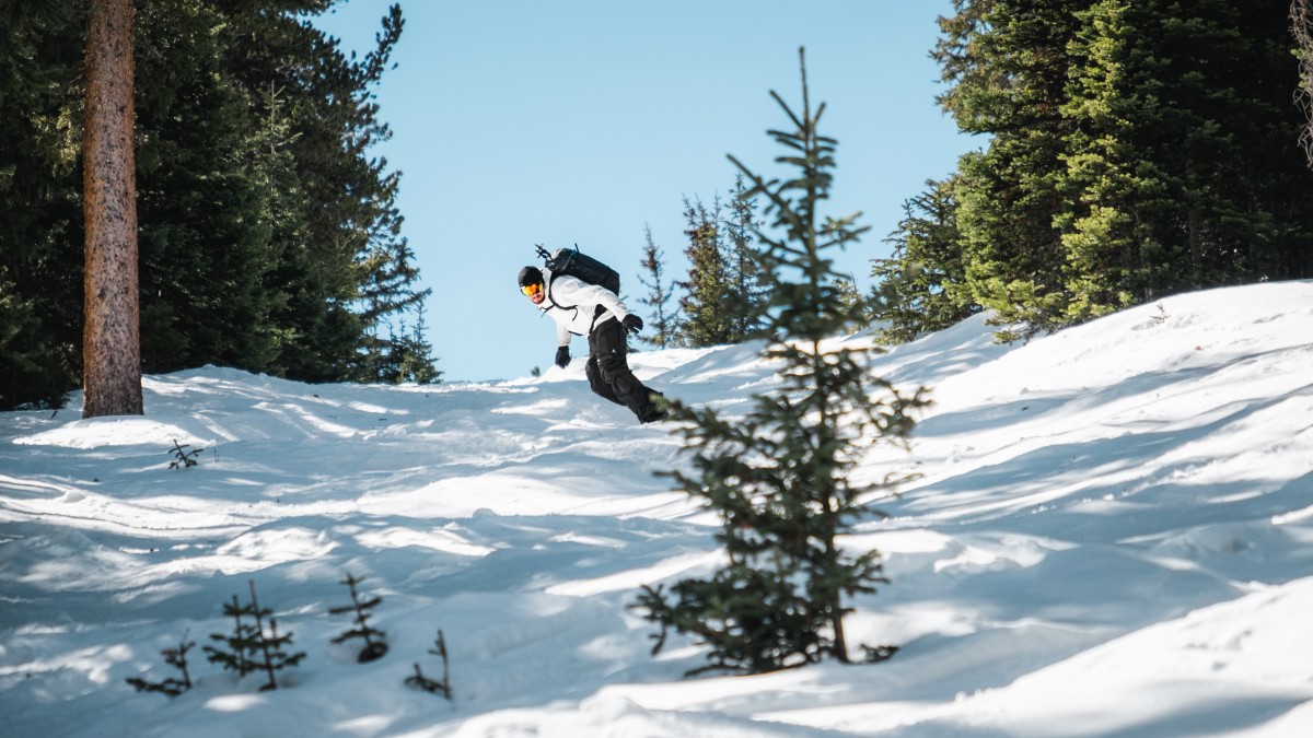 How to Choose a Splitboard for Men for Backcountry Snowboarding