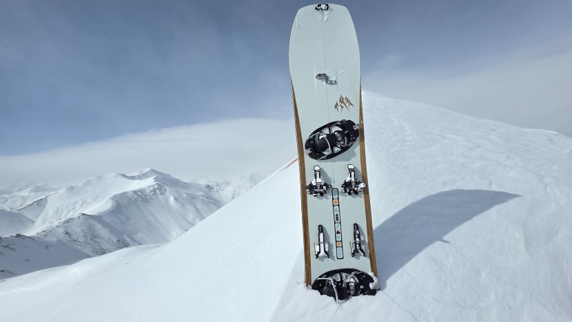 jones hovercraft 2.0 splitboard - the hovercraft has good stability for your big mountain adventures