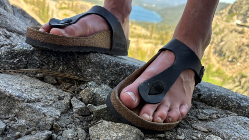 flip flops womens - well-designed contouring offers great support and a comfortable fit.