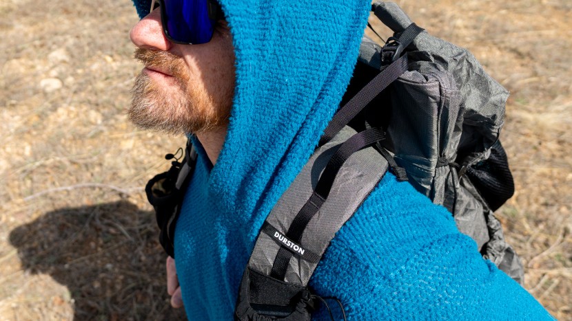 burgeon alpha direct 90 hoodie - overlock-like seams are used throughout the burgeon alpha direct 90...