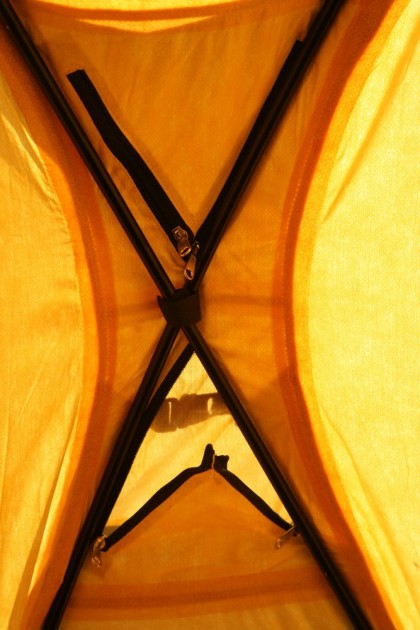 black diamond eldorado - there are two very small vents on the bug netting.