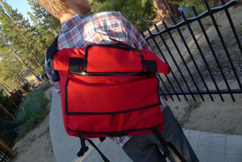 mission workshop rummy - mission workshop rummy roll top closure. note how the central...