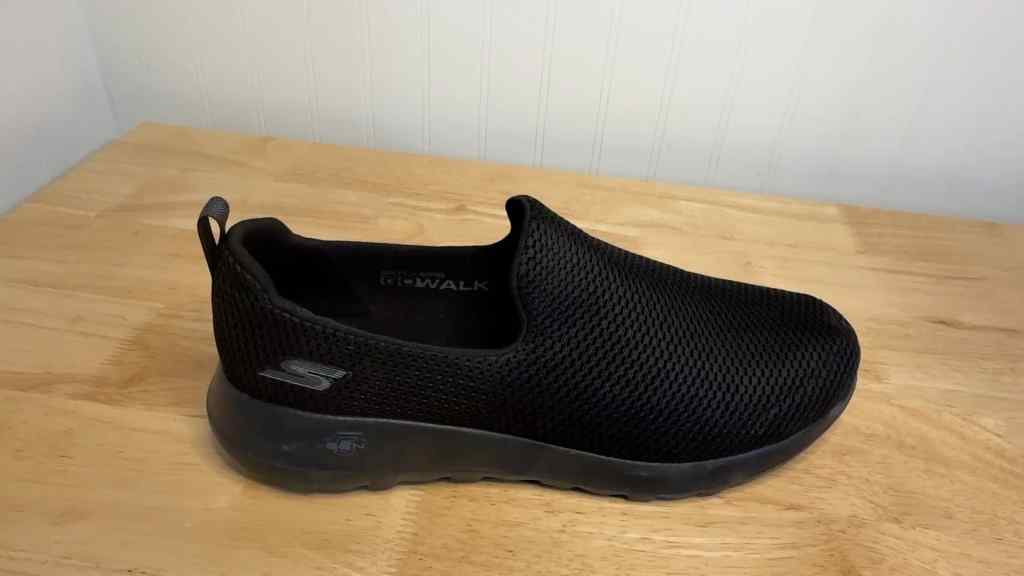 skechers slip on goga max